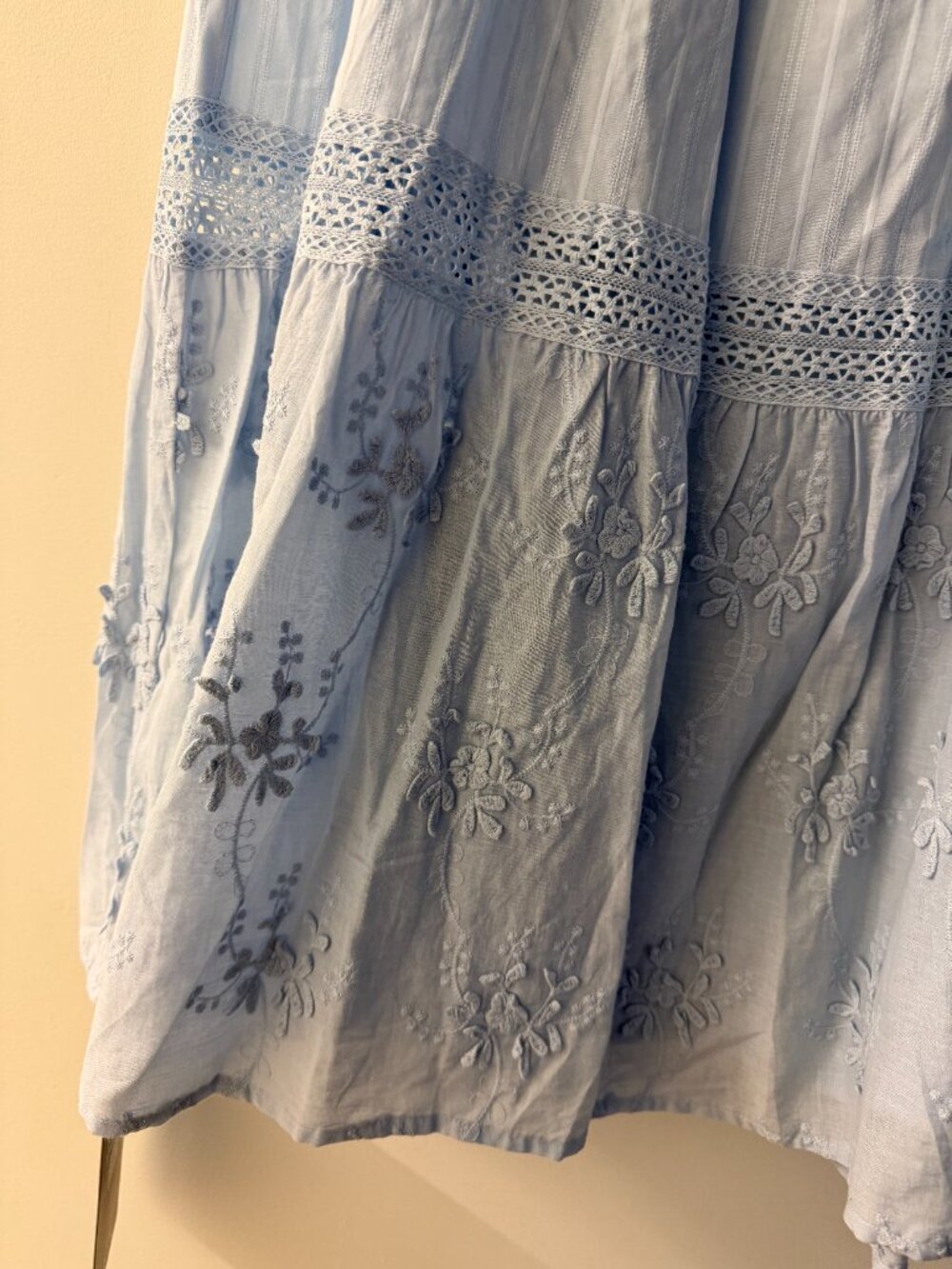 ASTR The Label Gwyn Embroidered Midi Skirt - ASTR the Label - Picture 2 of 4